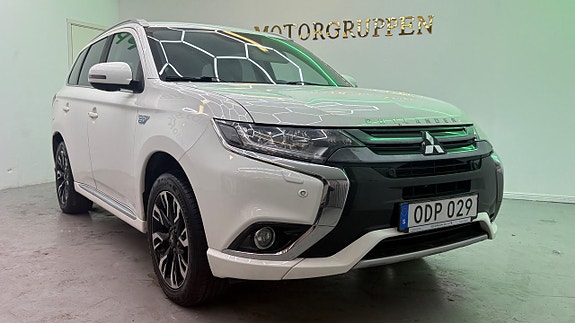 Mitsubishi Outlander 2 of 5