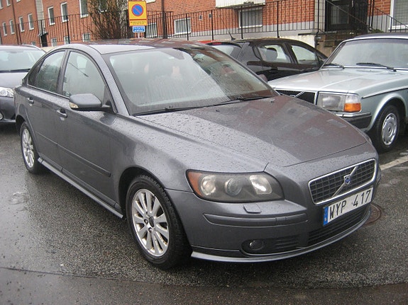 Volvo S40 2 of 5
