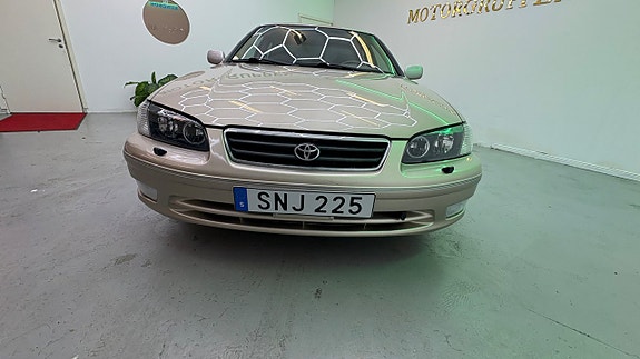 Toyota Camry 15 of 24