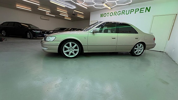 Toyota Camry 17 of 24