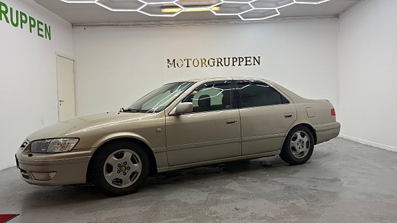 Toyota Camry 5 of 5