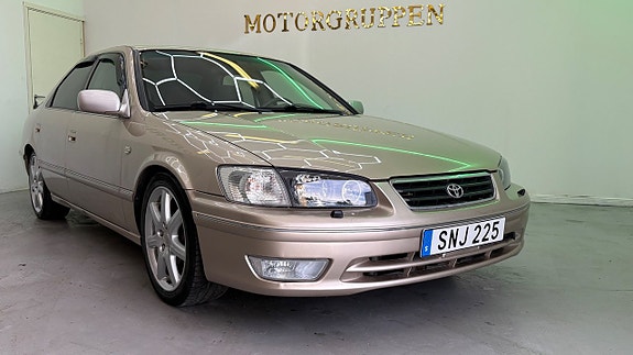 Toyota Camry 16 of 24