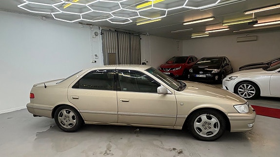 Toyota Camry 3 of 24