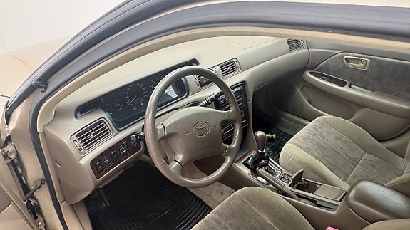 Toyota Camry 7 of 24
