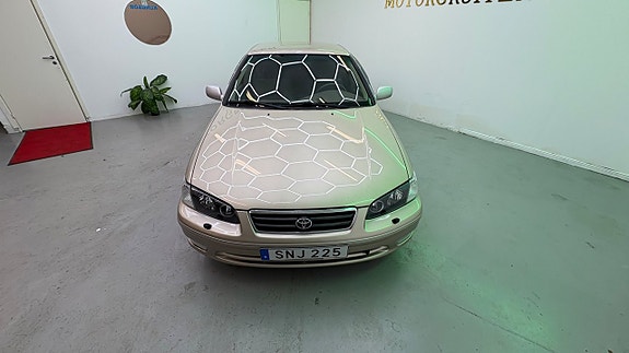 Toyota Camry 14 of 24