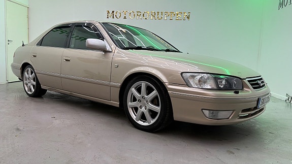 Toyota Camry 12 of 24