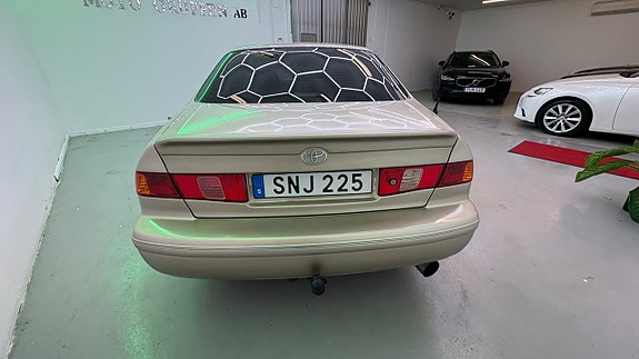 Toyota Camry 21 of 24