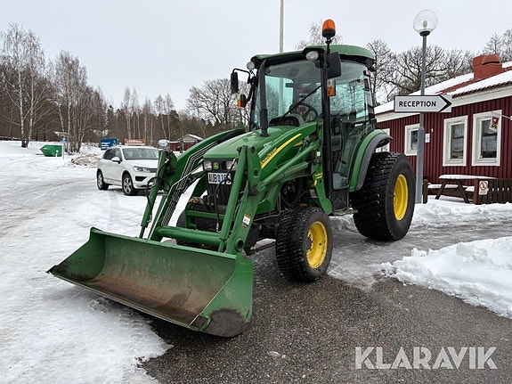 Traktor John Deere 4720 med lastare och redsk