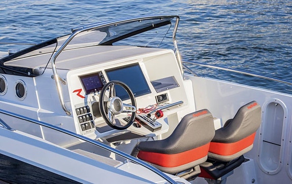 Hydrolift X-26 SR / Mercury 450R / 2022 / Demo- & momsbåt 5 of 5