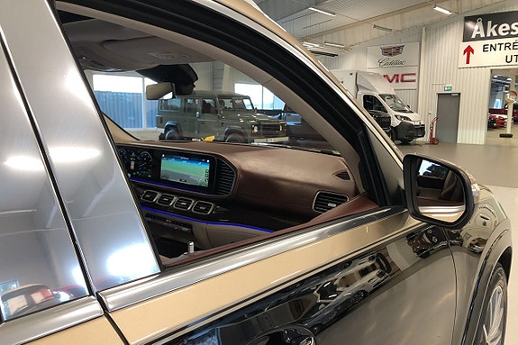 Mercedes-Benz GLS600 19 of 26