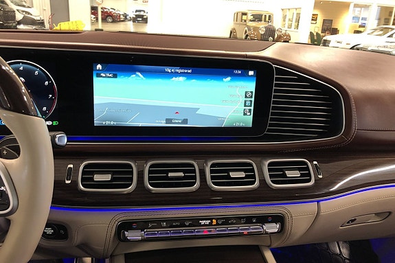 Mercedes-Benz GLS600 23 of 26
