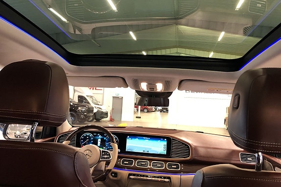 Mercedes-Benz GLS600 16 of 26