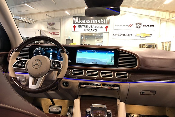 Mercedes-Benz GLS600 15 of 26