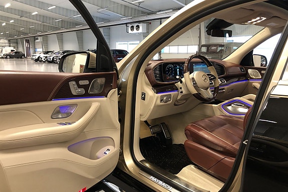 Mercedes-Benz GLS600 9 of 26