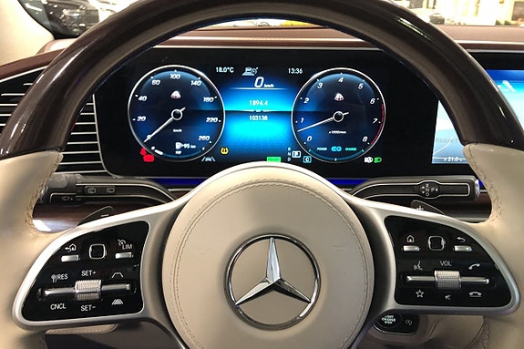 Mercedes-Benz GLS600 22 of 26