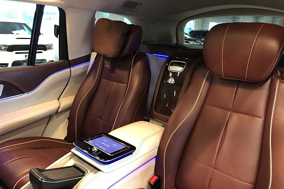 Mercedes-Benz GLS600 11 of 26