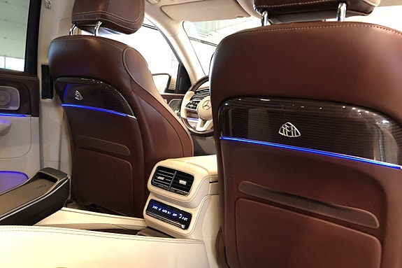 Mercedes-Benz GLS600 14 of 26