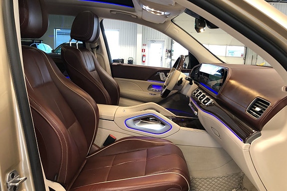 Mercedes-Benz GLS600 18 of 26