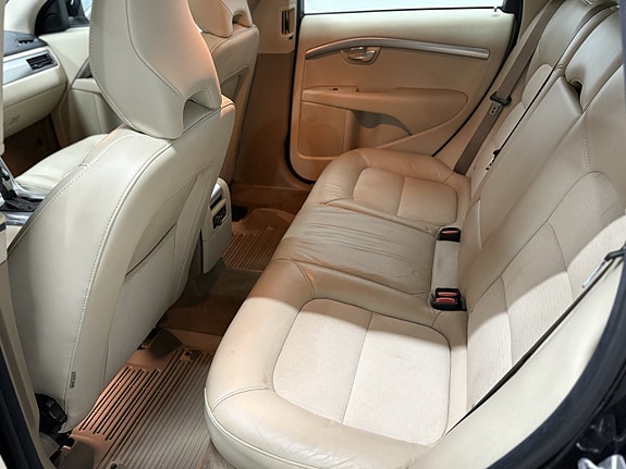 Volvo V70 9 of 13