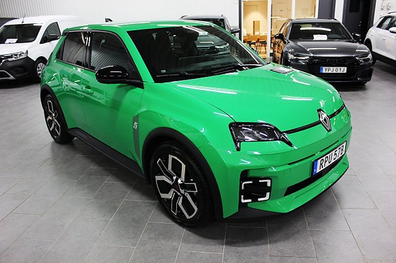 Renault 5 E-Tech 10 of 18