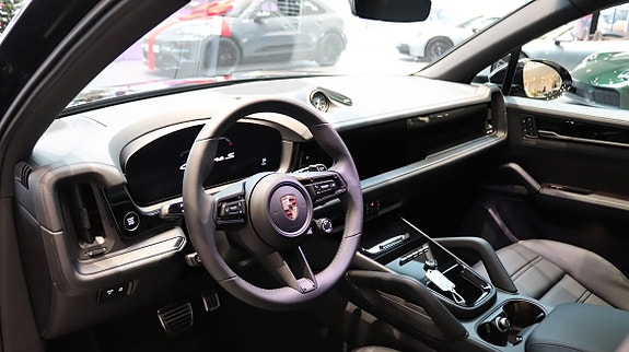 Porsche Cayenne 5 of 5