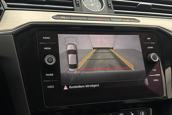 Volkswagen Passat 16 of 26