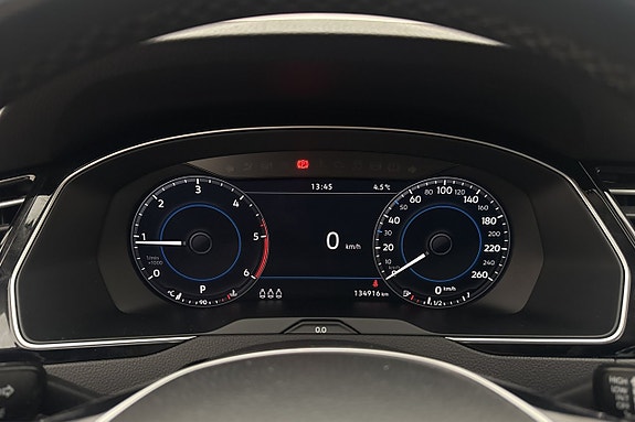 Volkswagen Passat 14 of 26