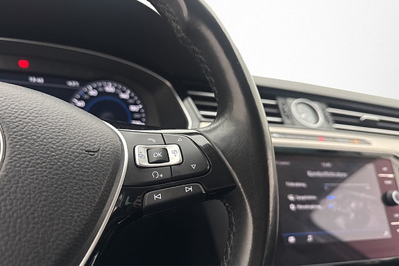 Volkswagen Passat 17 of 26
