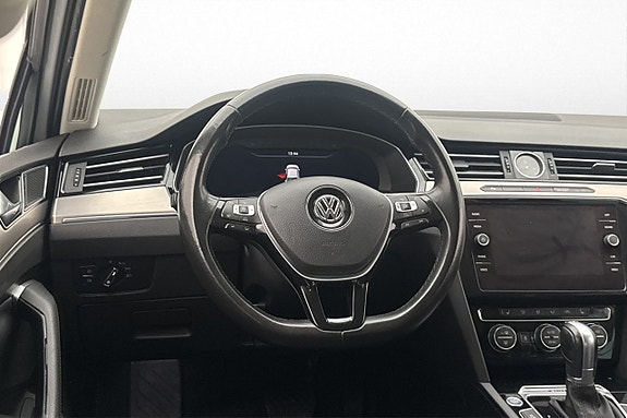 Volkswagen Passat 12 of 26