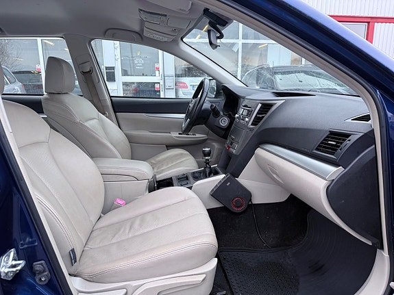 Subaru Outback 8 of 12