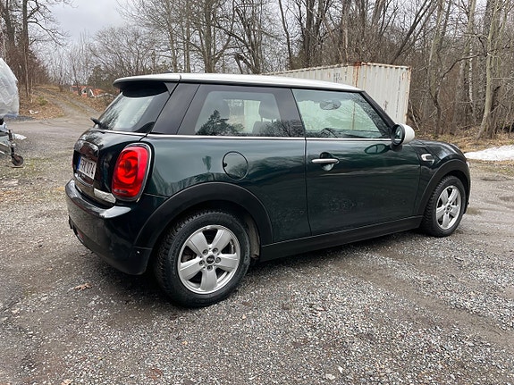 MINI Cooper 4 of 5