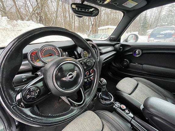 MINI Cooper 11 of 15