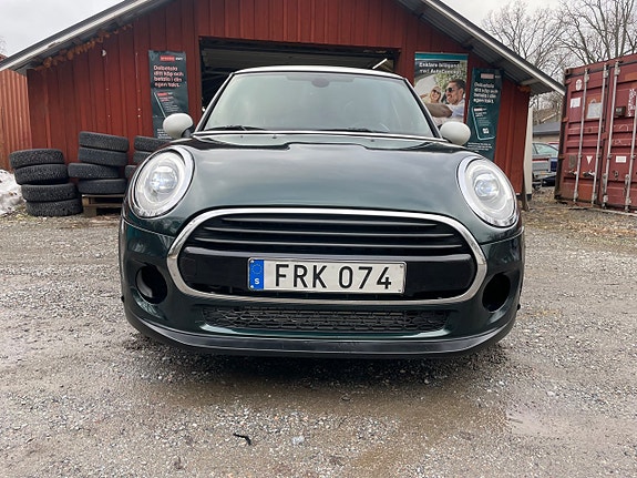 MINI Cooper 2 of 5