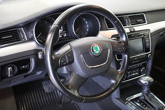 Skoda Superb 9 of 16