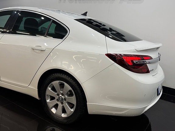 Opel Insignia 2 of 5