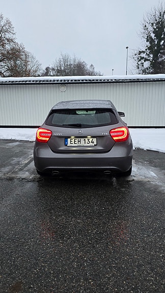 Mercedes-Benz A180 4 of 5