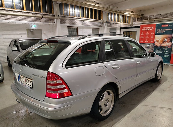 Mercedes-Benz C200 4 of 17