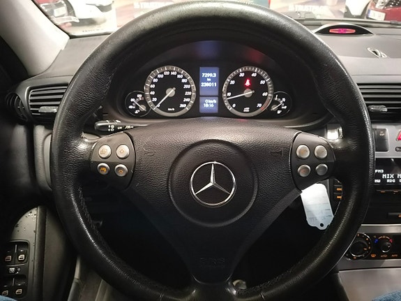 Mercedes-Benz C200 13 of 17