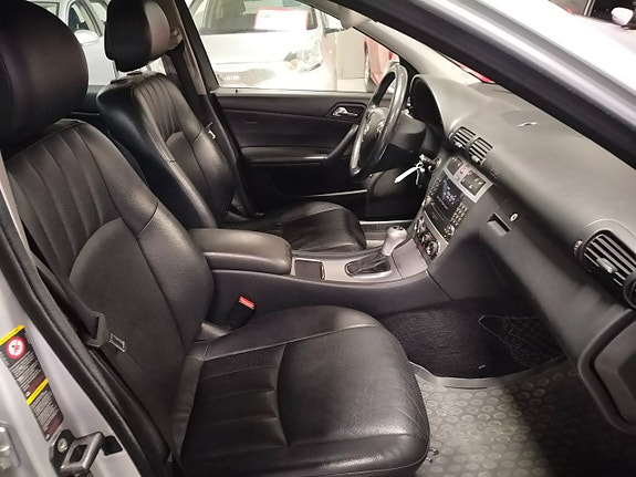 Mercedes-Benz C200 10 of 17