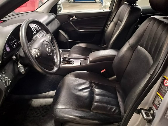 Mercedes-Benz C200 8 of 17
