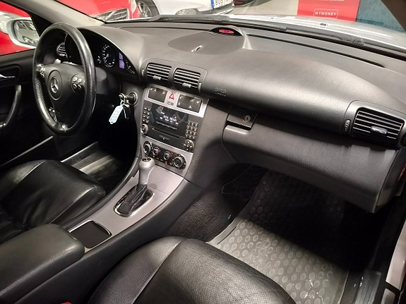 Mercedes-Benz C200 9 of 17