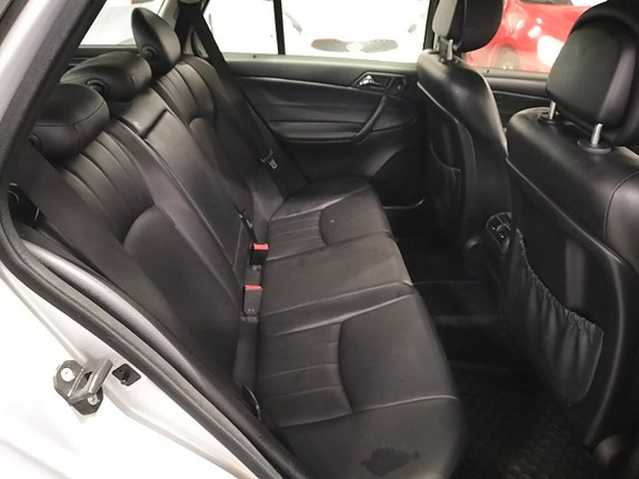 Mercedes-Benz C200 11 of 17