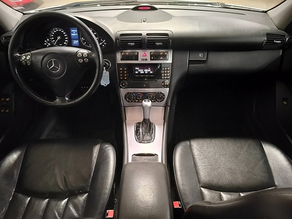 Mercedes-Benz C200 16 of 17