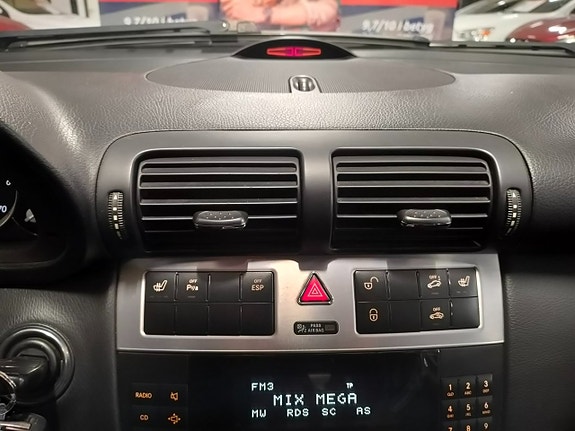 Mercedes-Benz C200 14 of 17