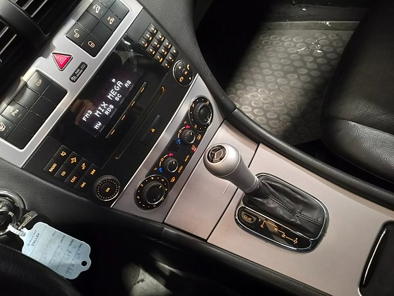 Mercedes-Benz C200 15 of 17