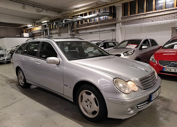 Mercedes-Benz C200 2 of 17