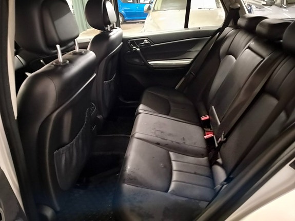 Mercedes-Benz C200 12 of 17