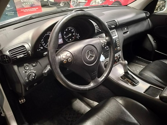 Mercedes-Benz C200 7 of 17