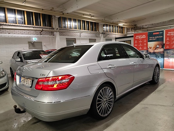 Mercedes-Benz E250 3 of 5