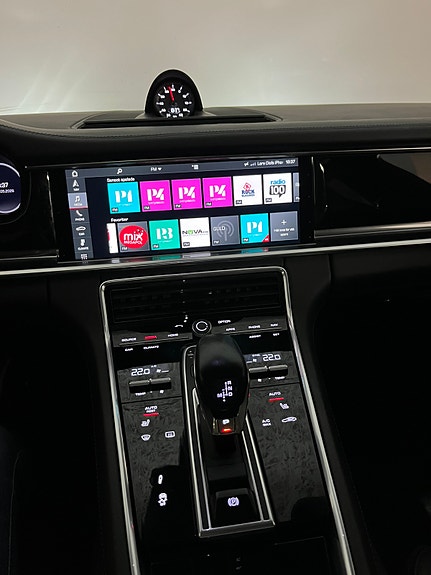 Porsche Panamera 4S 2 of 5